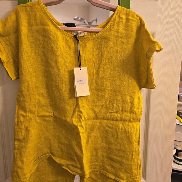 Terzo Millemio Tops - NWT Terzo Millemio Short Sleeve Top Size 10